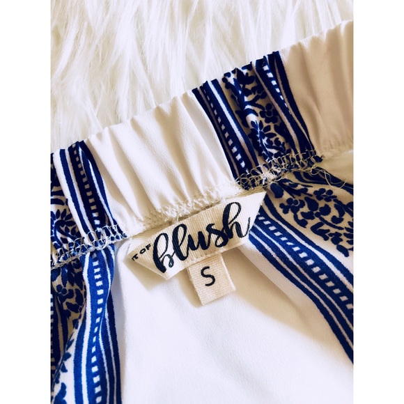 ✨SOLD✨ Off-The-Shoulder Patterned Romper - Picture 4 of 4